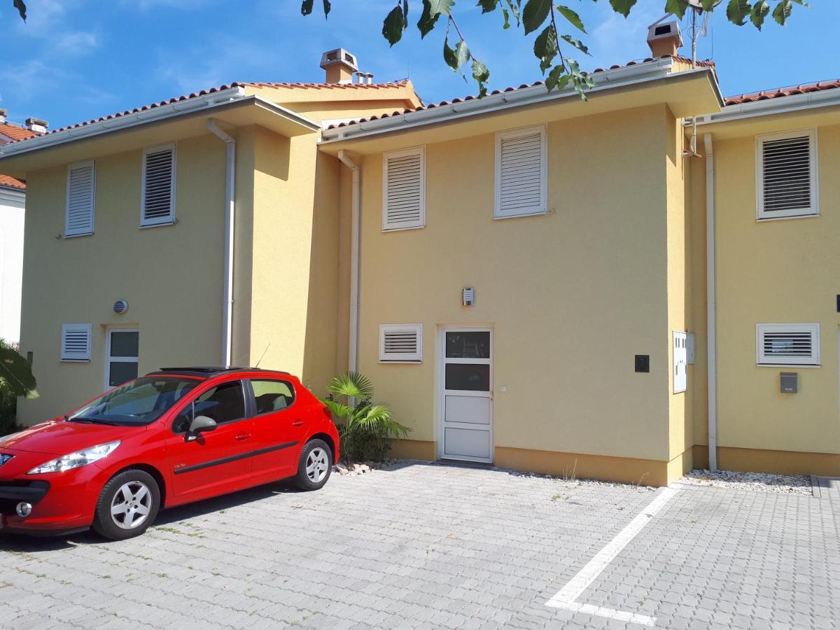 Apartment Betty Malinska Exteriér fotografie