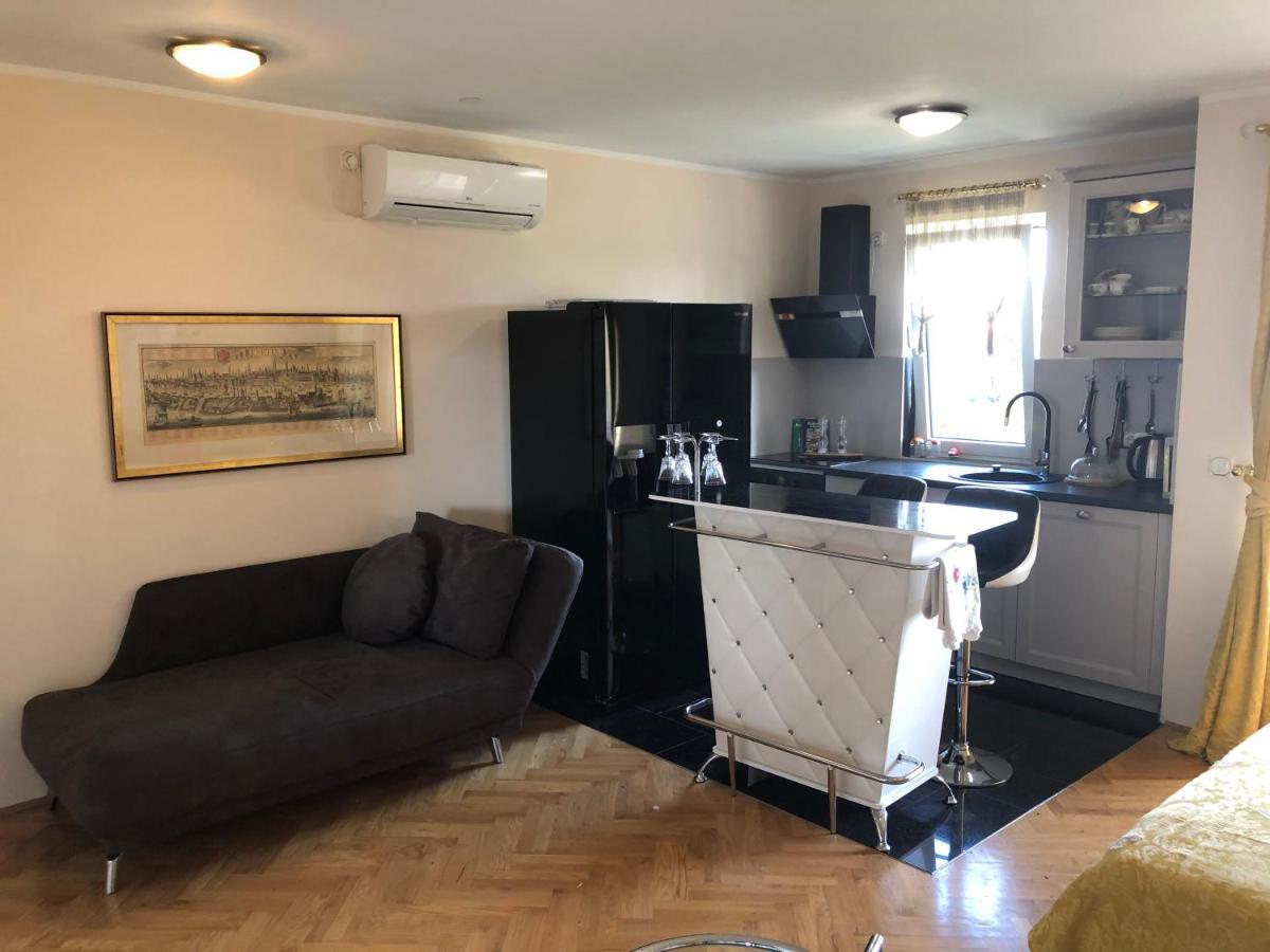Apartment Betty Malinska Exteriér fotografie